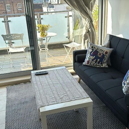 Bright And Airy Islington Apartment Лондон Екстериор снимка