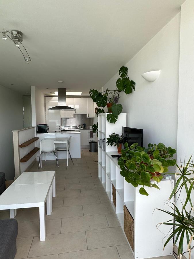 Bright And Airy Islington Apartment Лондон Екстериор снимка
